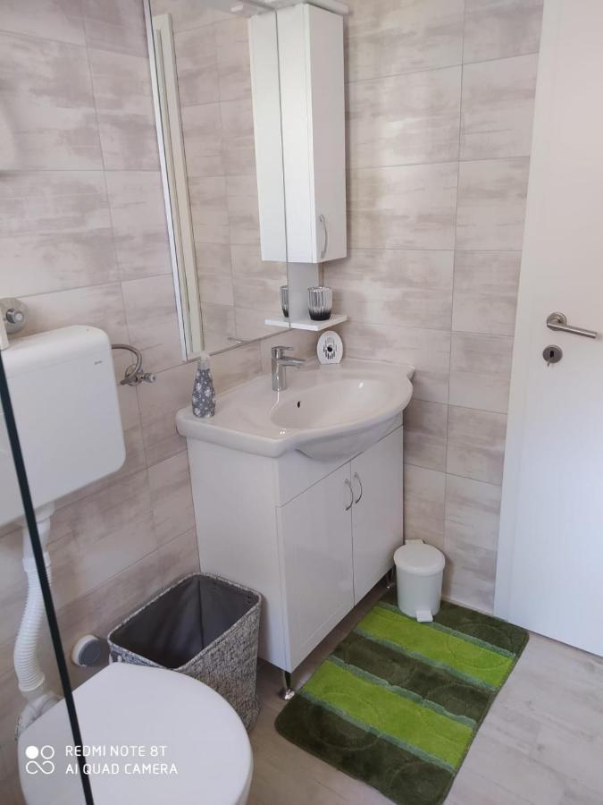 Apartmani Ana Vir Extérieur photo